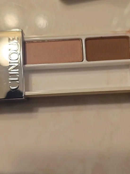 Clinique White and Silver Makeup Set Of 3 Items- Compact & Mirror Case - Picture 6 of 7